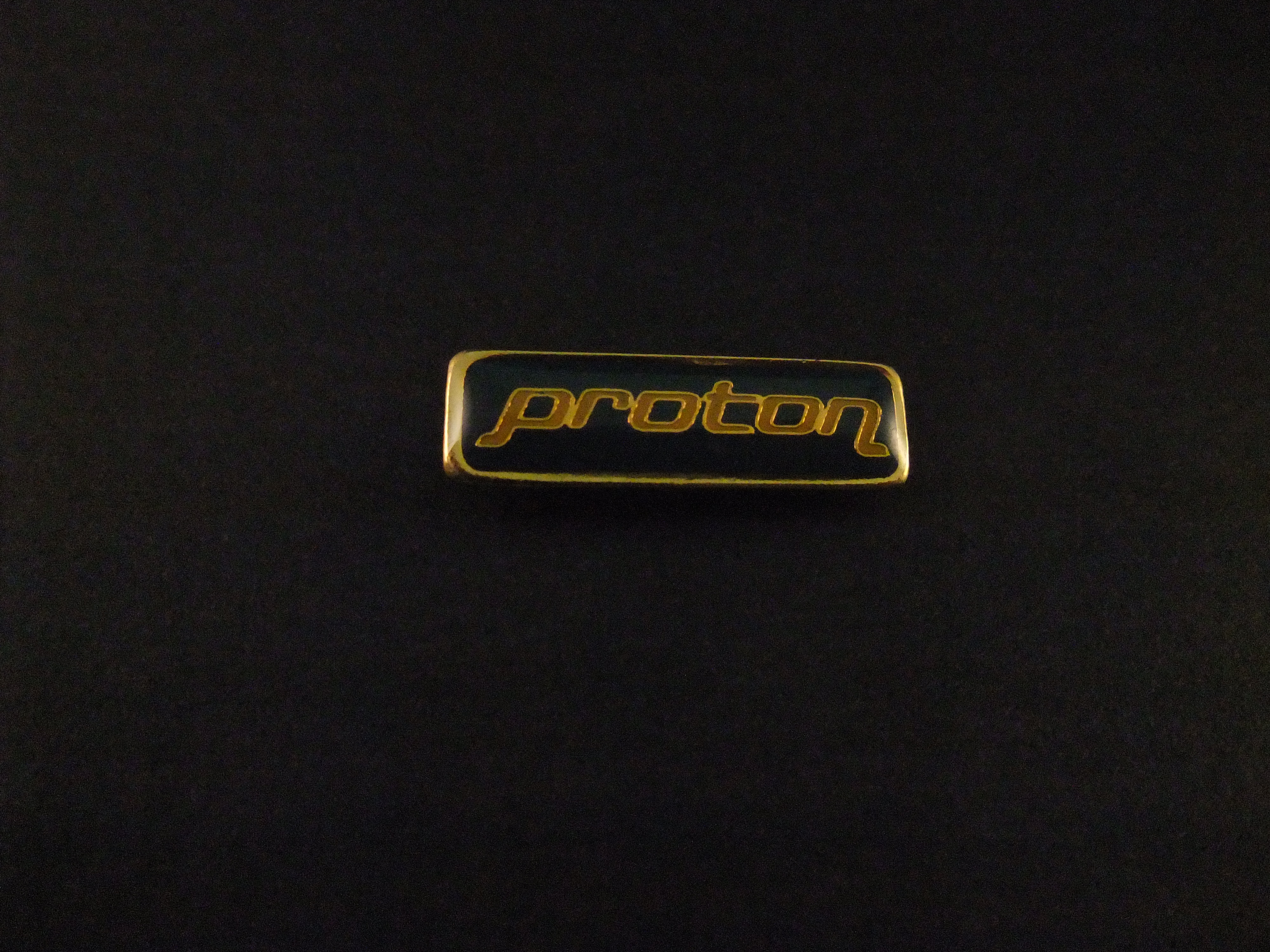 Proton Maleisische autofabrikant logo ( gele letters)